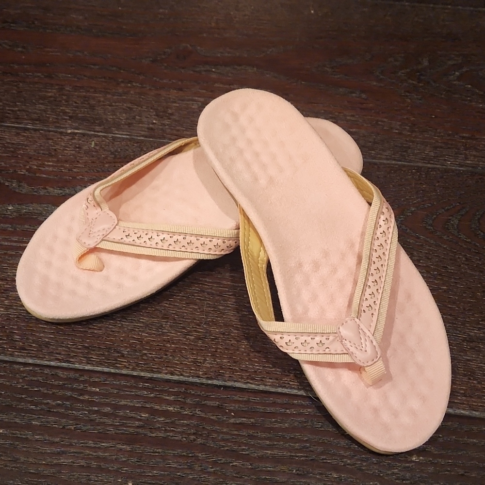 Pink Flip Flops SZ 7